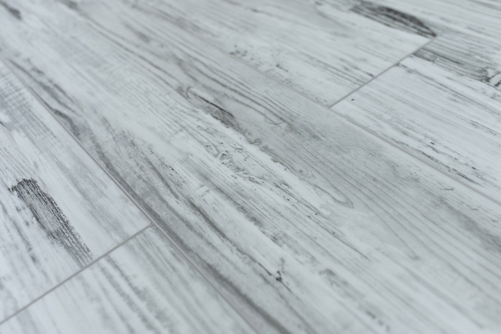 Замковая ПВХ плитка "Art Tile" Берёза Божоле (1220*152*5 мм) — купить в Великом Новгороде