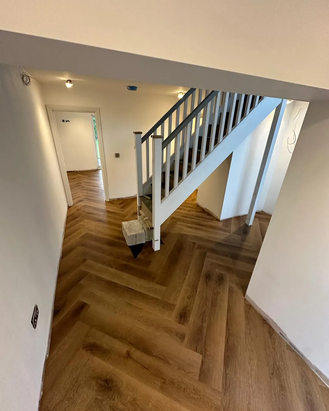 Кварцвиниловая плитка "Invictus" Royal Oak Mocca (406*102*2мм) — купить в Великом Новгороде