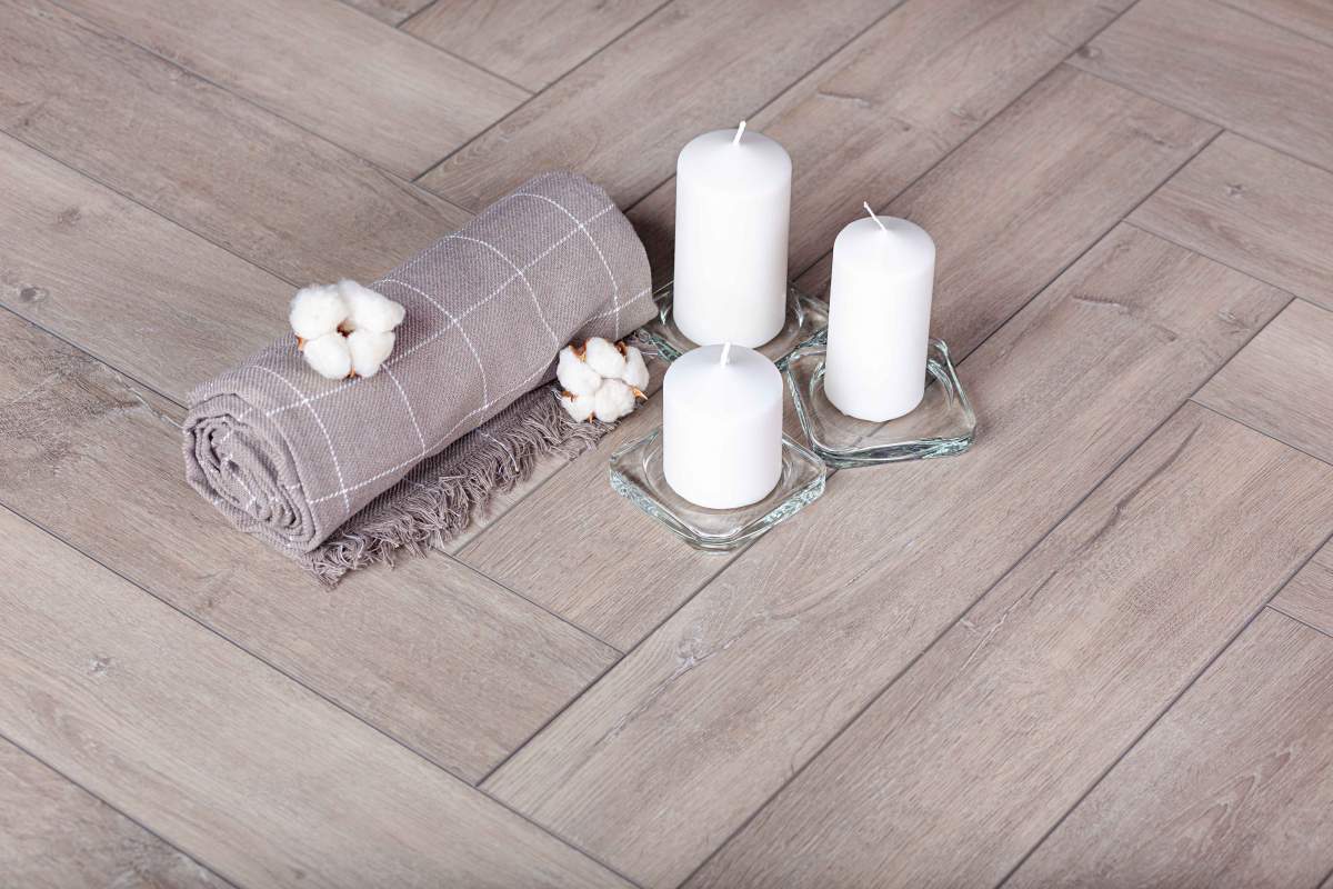 Замковая ПВХ плитка "Aberhof" Carmelita 1682 (615*123*5 мм) — купить в Великом Новгороде