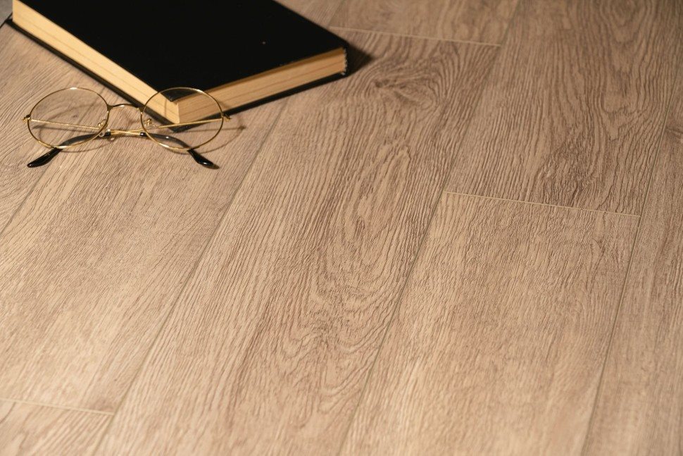 Виниловый ламинат "Bonkeel" Style Дуб Гарднер (1200*125*4 мм) — купить в Великом Новгороде
