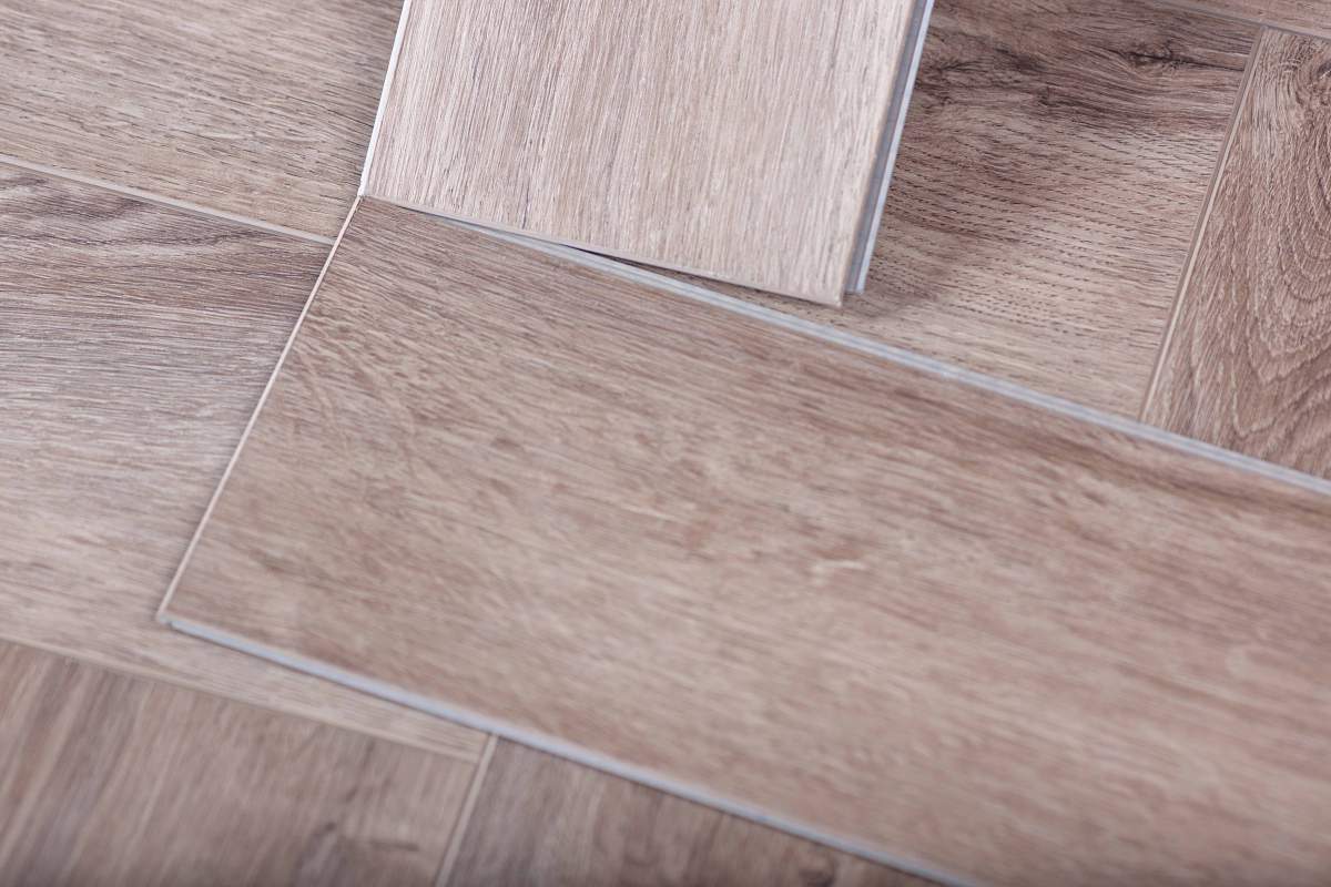 Замковая ПВХ плитка "Aberhof" Carmelita 2626 (615*123*5 мм) — купить в Великом Новгороде